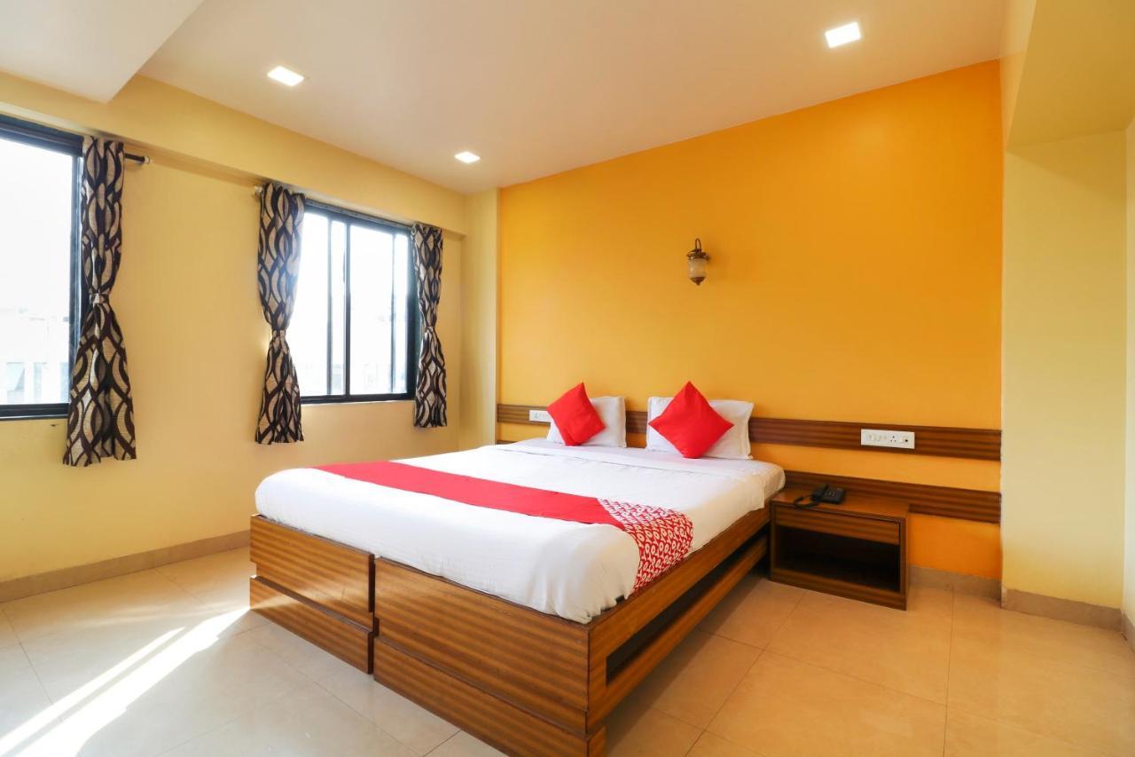 Oyo 10679 Hotel Nanashree Executive Vagholi Buitenkant foto