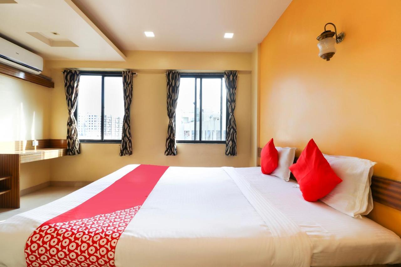 Oyo 10679 Hotel Nanashree Executive Vagholi Buitenkant foto